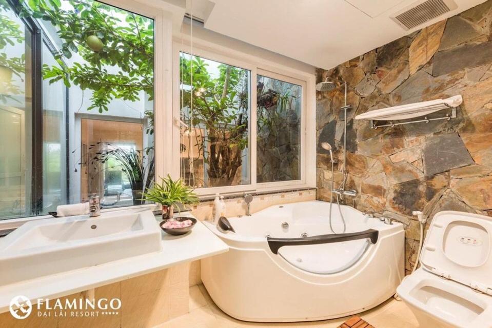 Flamingos Villa Happy Bt Ngoc Quang Exterior photo
